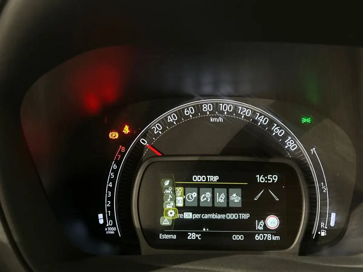 Toyota Aygo X usata a Milano (10)