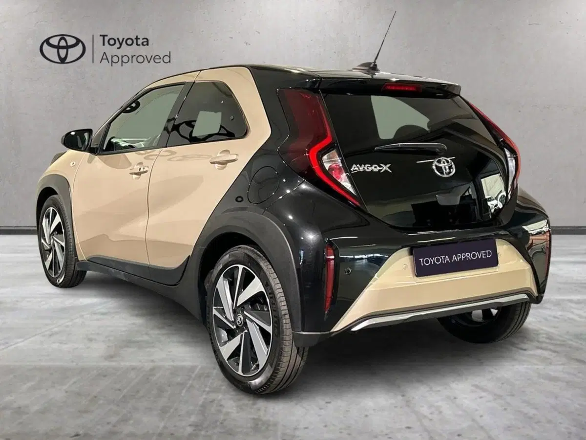Toyota Aygo X usata a Milano (6)