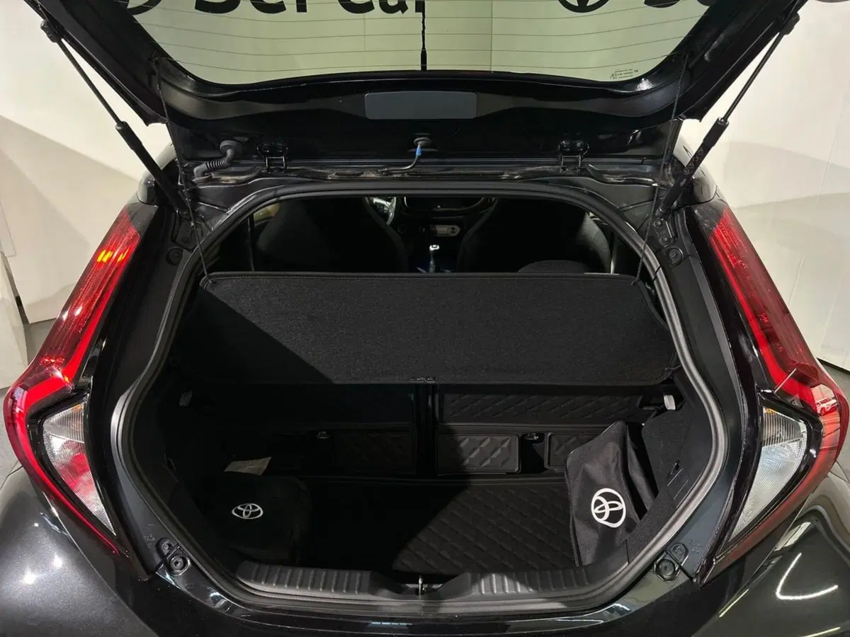 Toyota Aygo X usata a Milano (7)