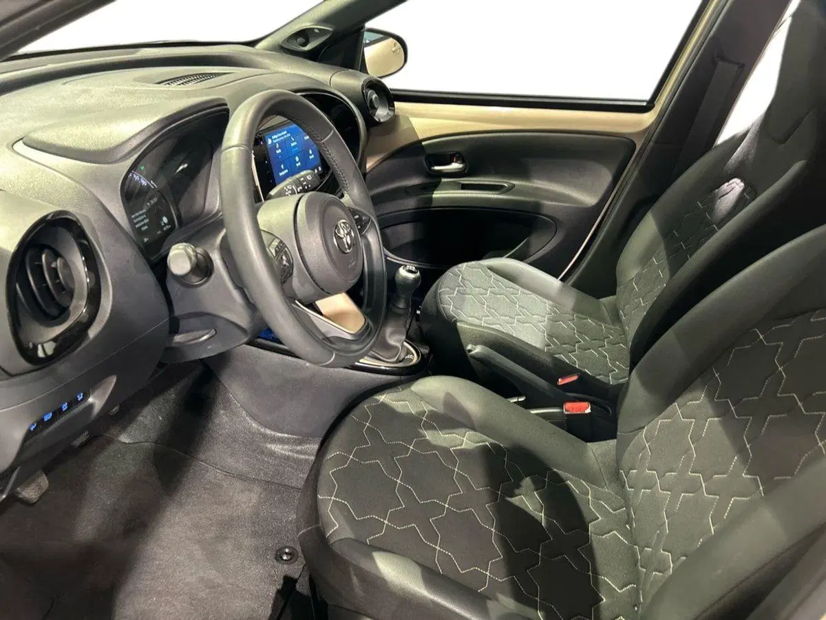 Toyota Aygo X usata a Milano (8)