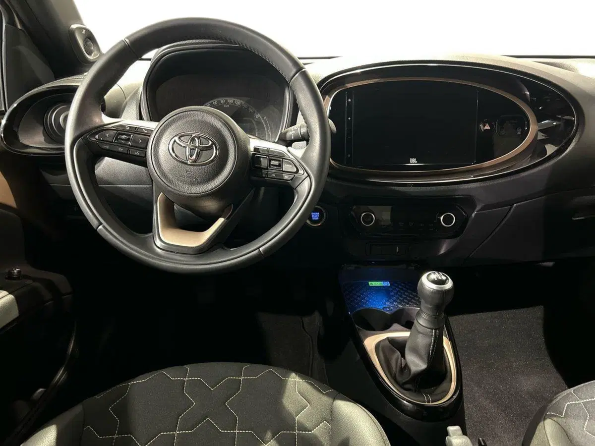 Toyota Aygo X usata a Milano (9)