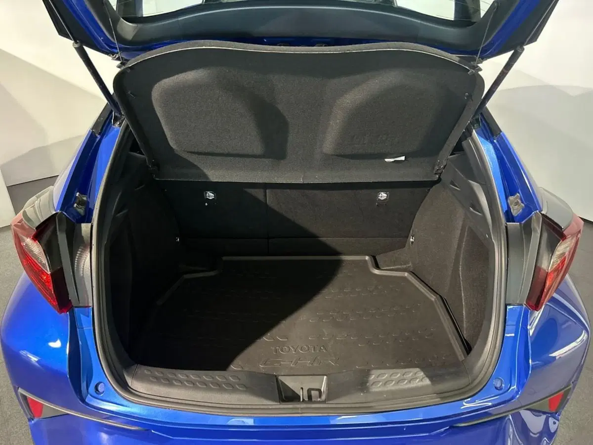 Toyota Toyota C-HR usata a Milano (7)
