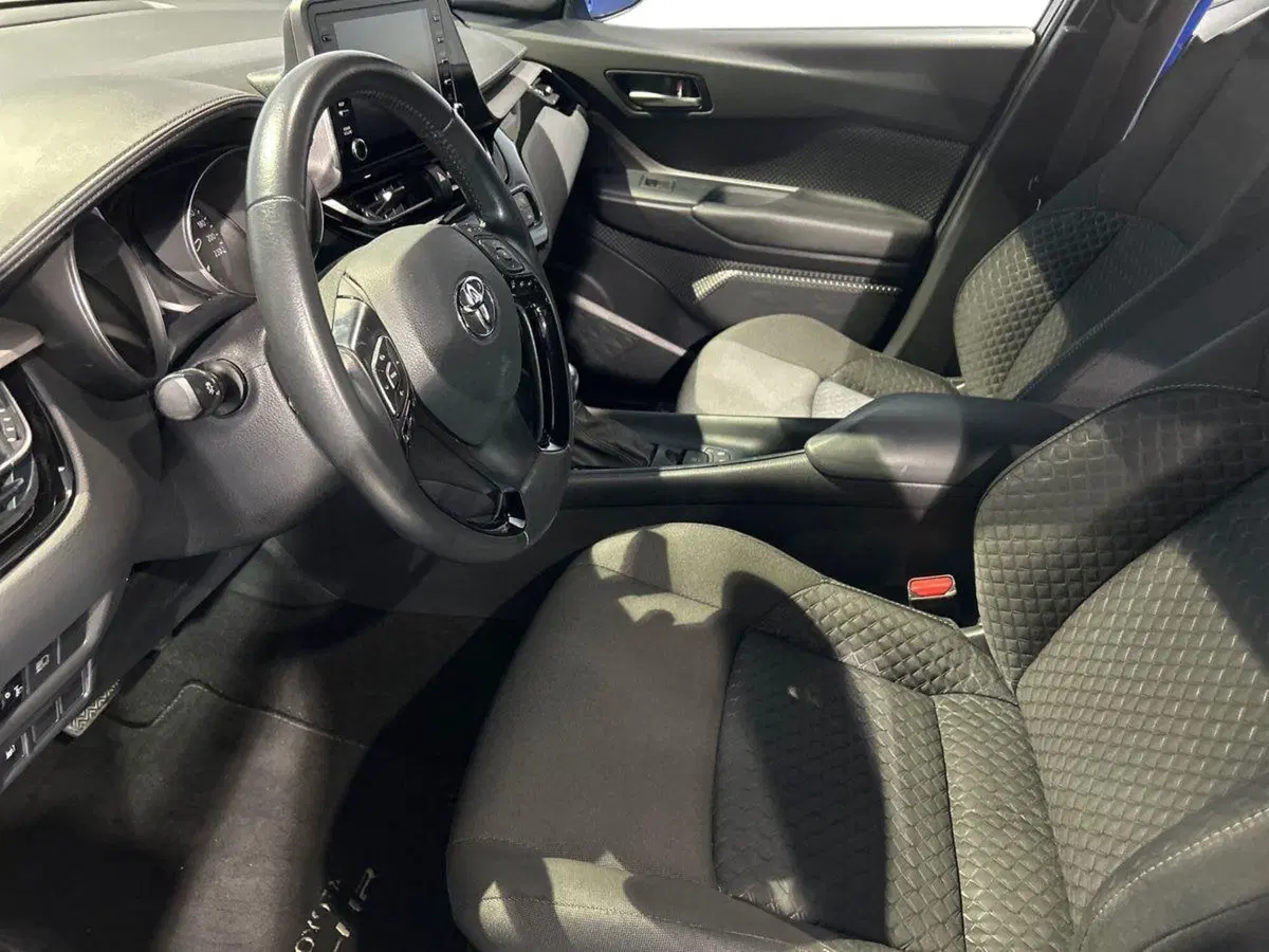 Toyota Toyota C-HR usata a Milano (8)
