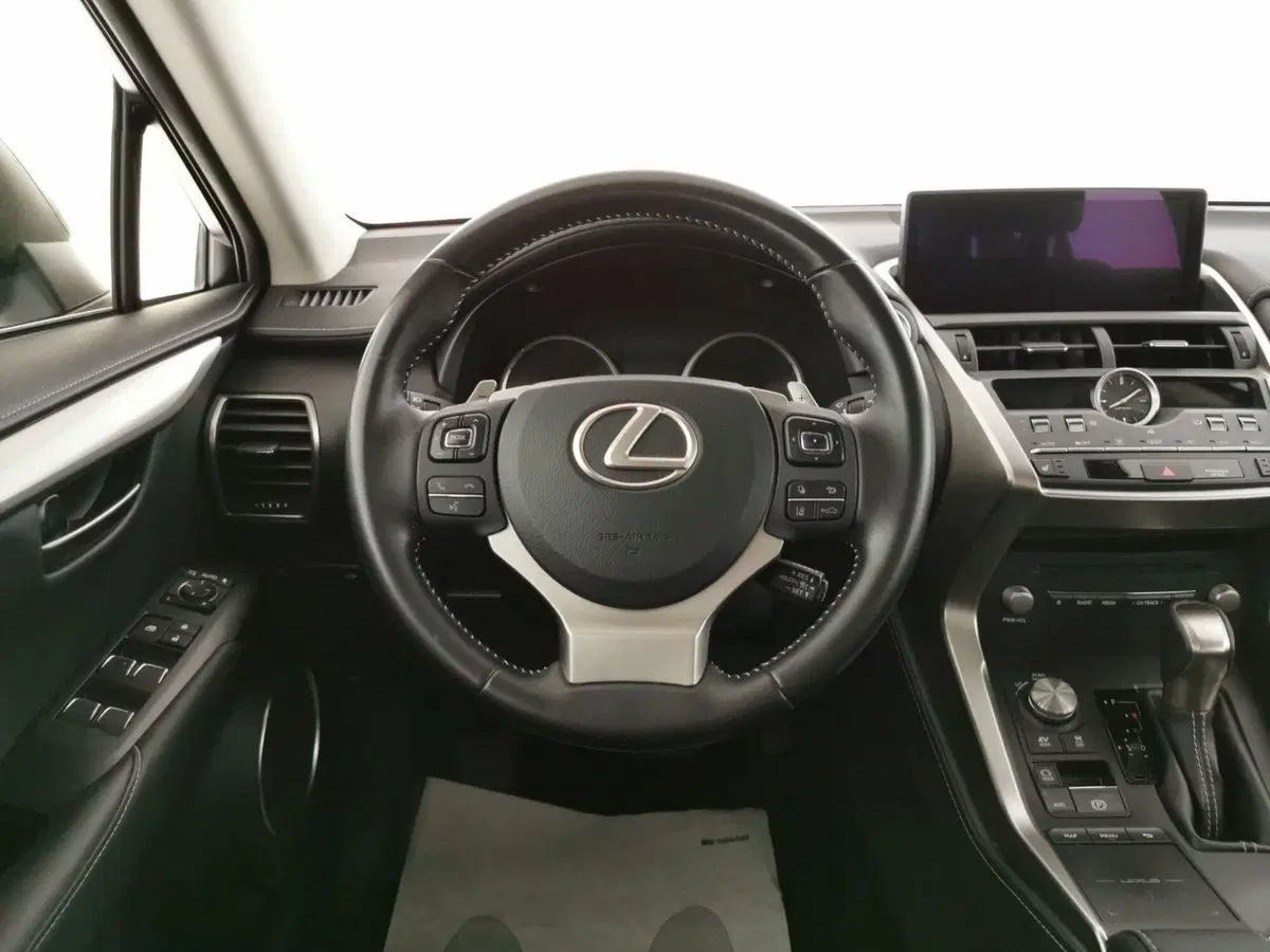 Lexus NX usata a Chieti (9)