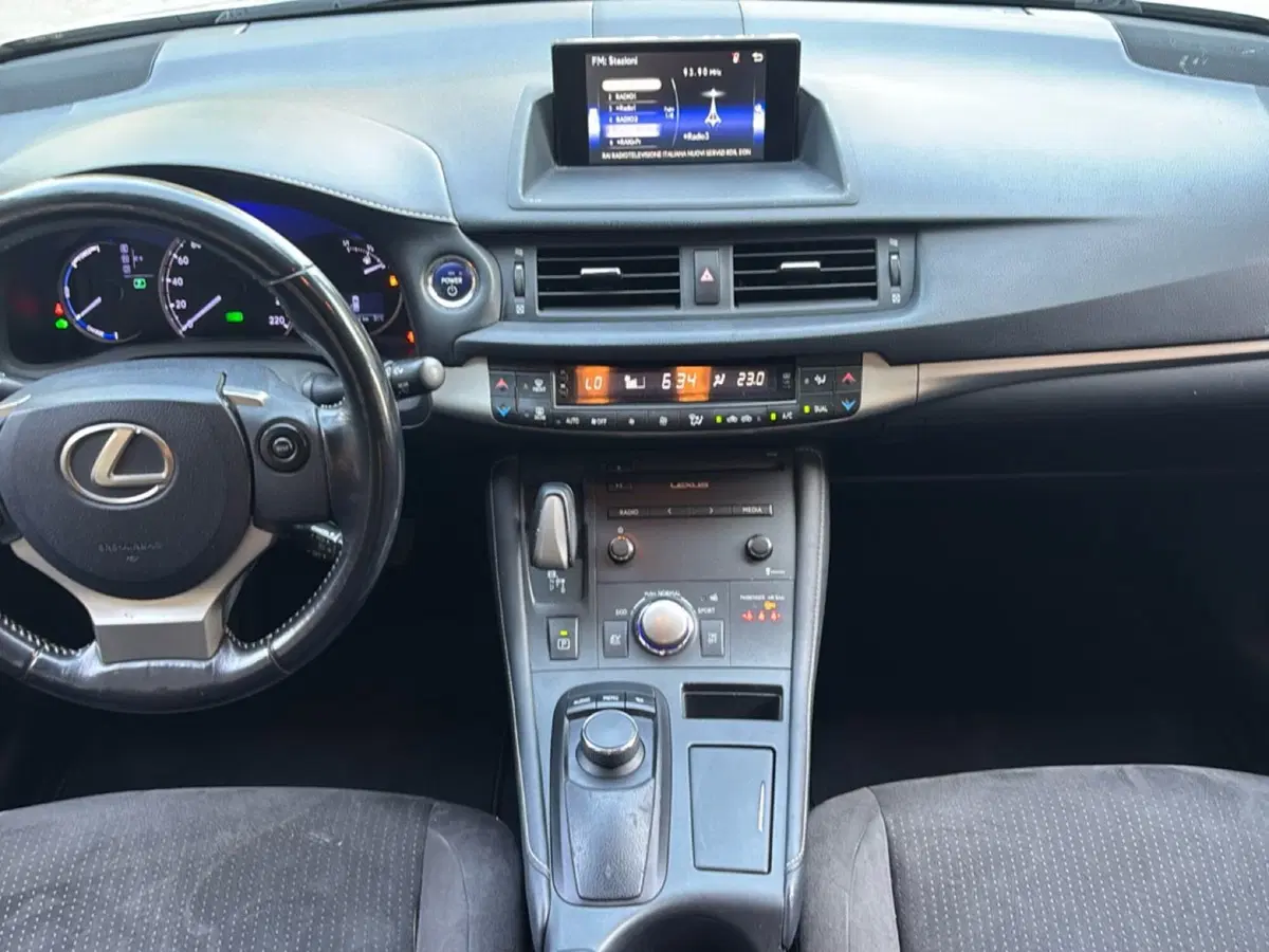 Lexus CT usata a Bologna (9)
