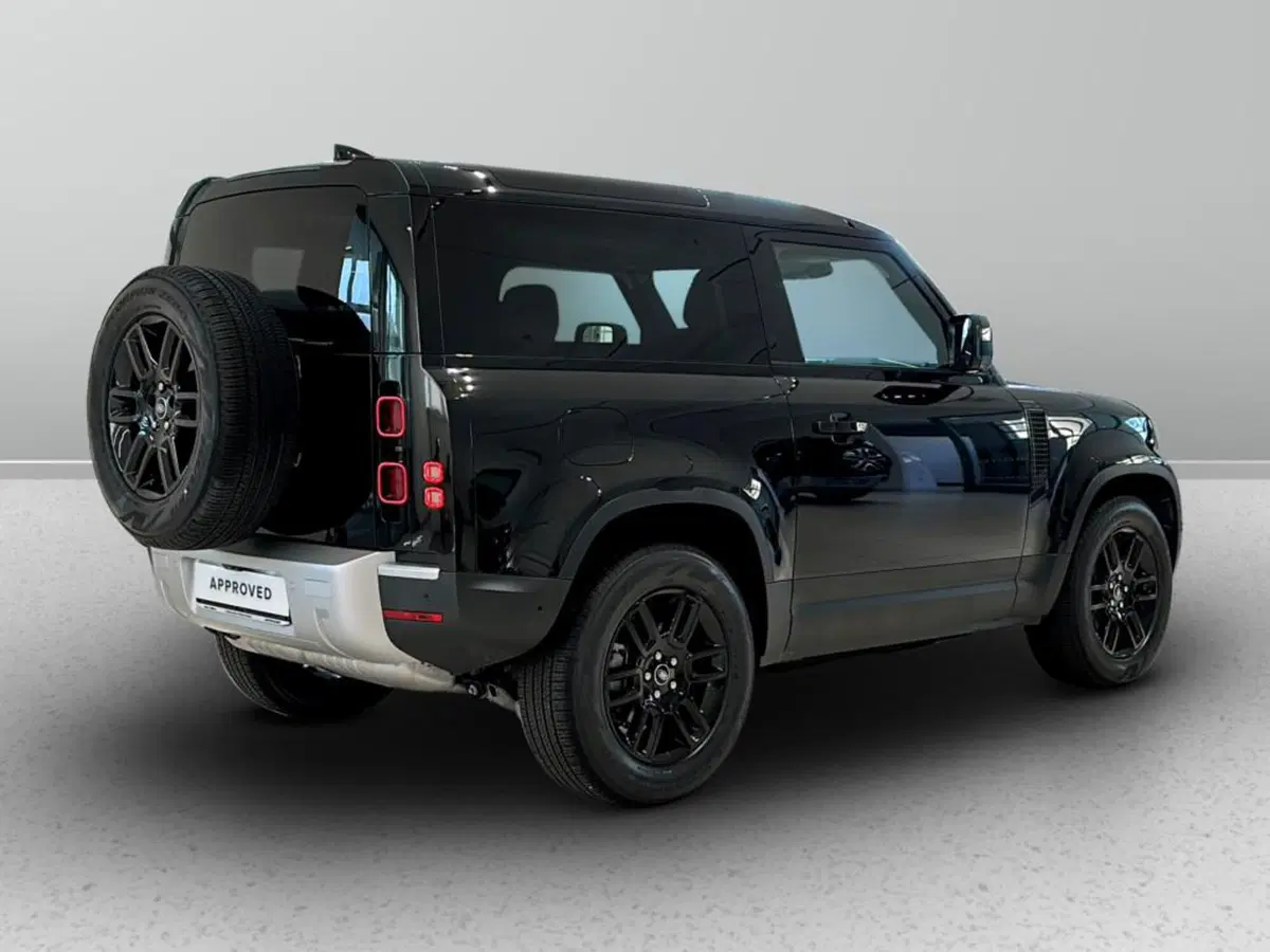 Land Rover Defender nuova a Varese (2)