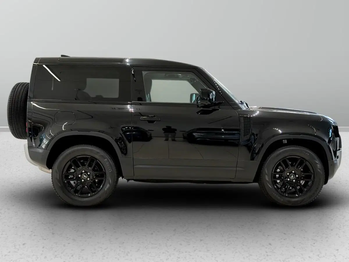 Land Rover Defender nuova a Varese (6)