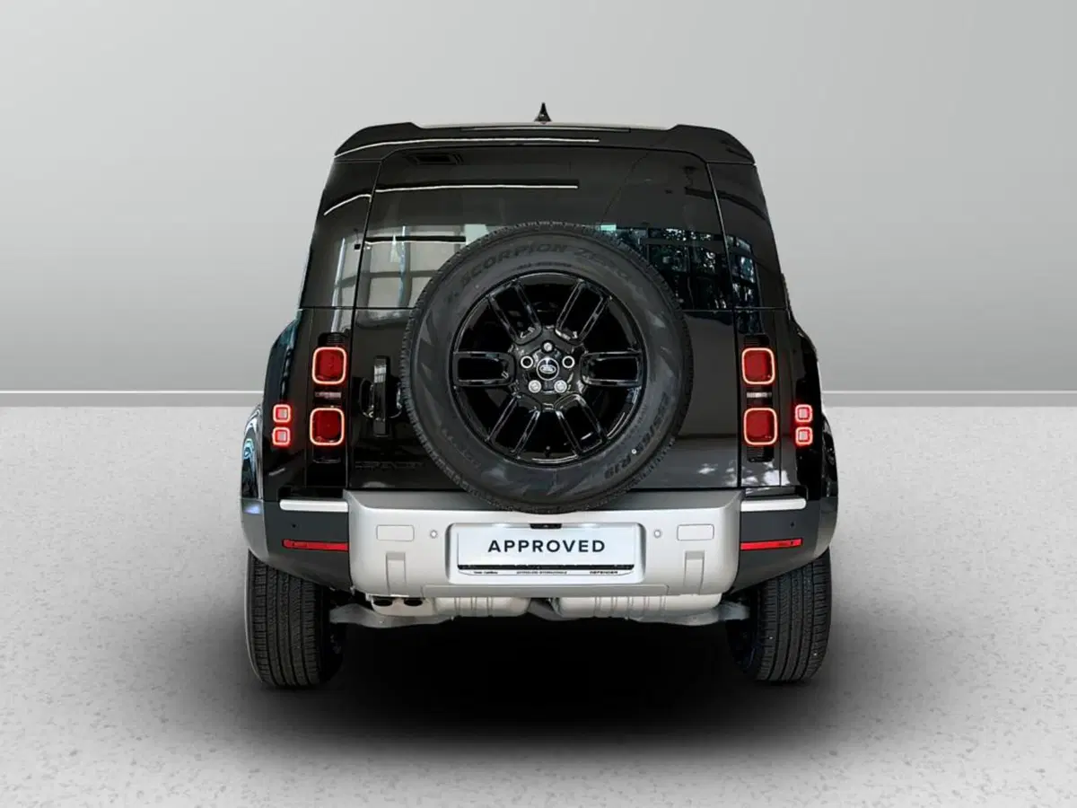Land Rover Defender nuova a Varese (7)