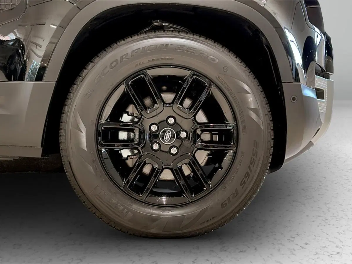 Land Rover Defender nuova a Varese (9)