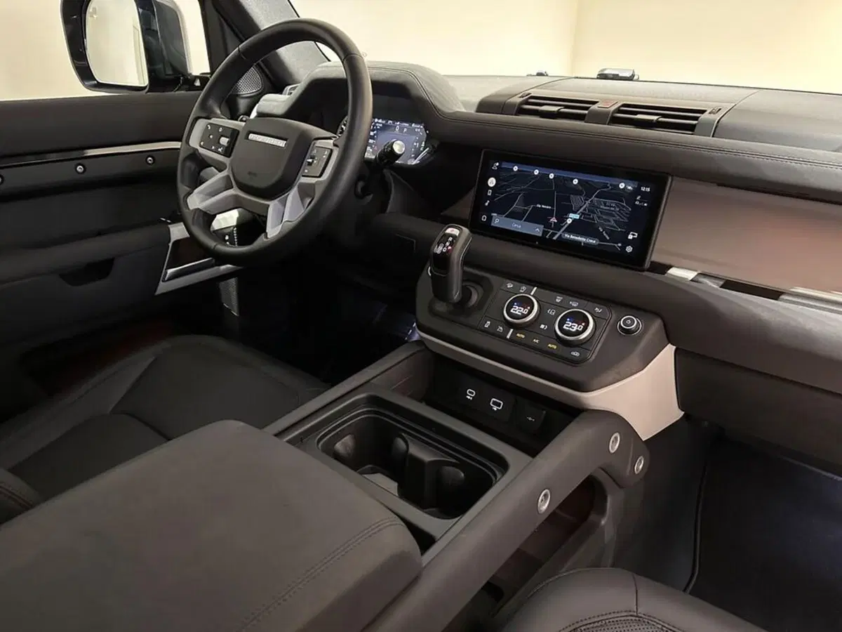 Land Rover Defender usata a Varese (11)