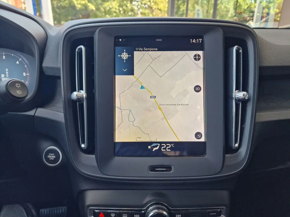 Volvo XC40 usata a Milano (10)