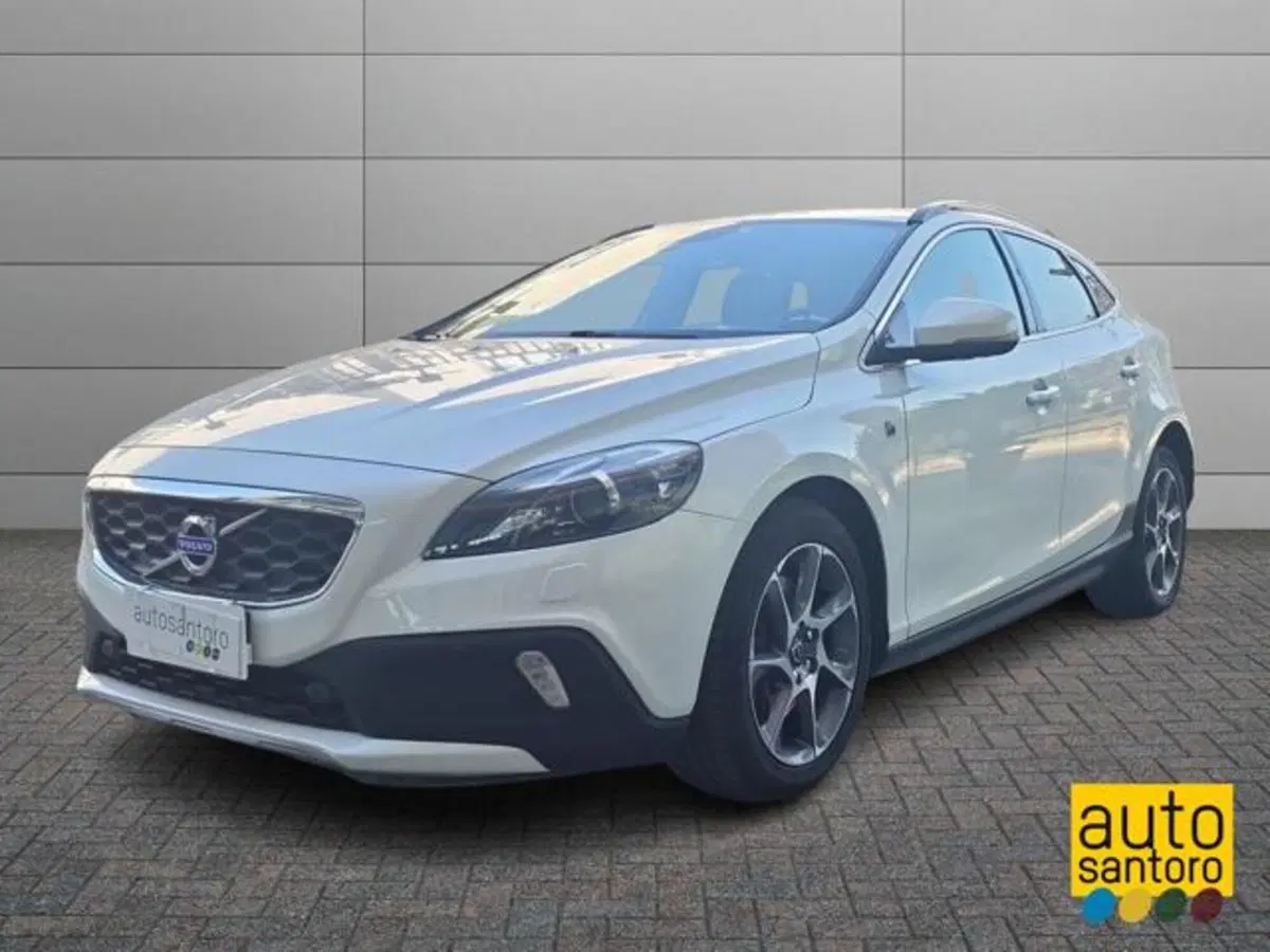 Volvo V40 Cross Country usata a Salerno