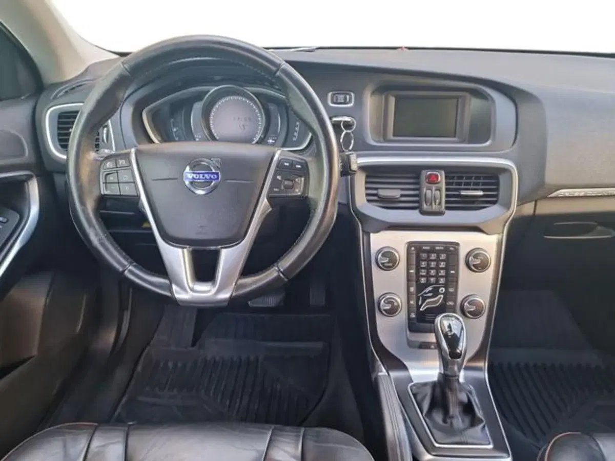Volvo V40 Cross Country usata a Salerno (10)