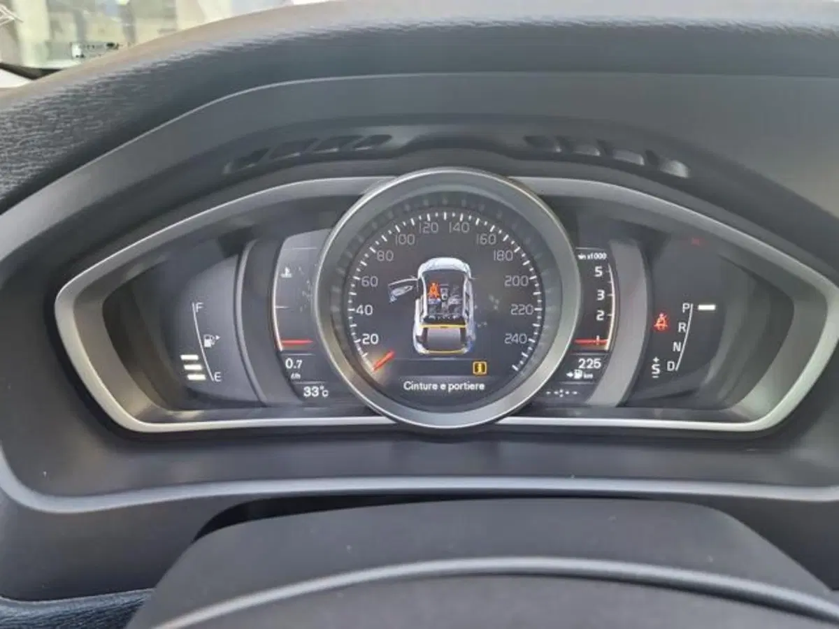 Volvo V40 Cross Country usata a Salerno (11)