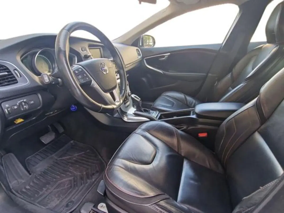 Volvo V40 Cross Country usata a Salerno (9)