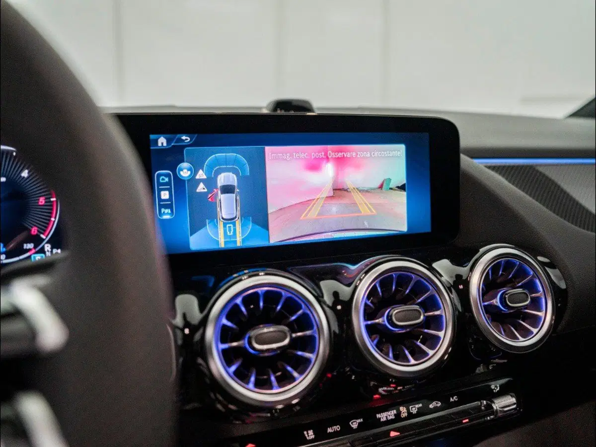 Mercedes-Benz GLA SUV nuova a Macerata (18)