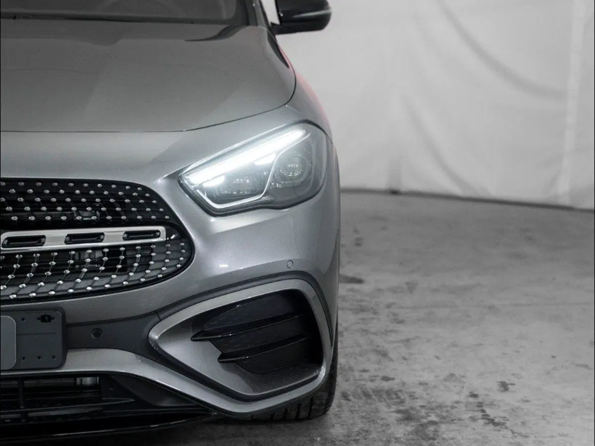 Mercedes-Benz GLA SUV nuova a Macerata (6)