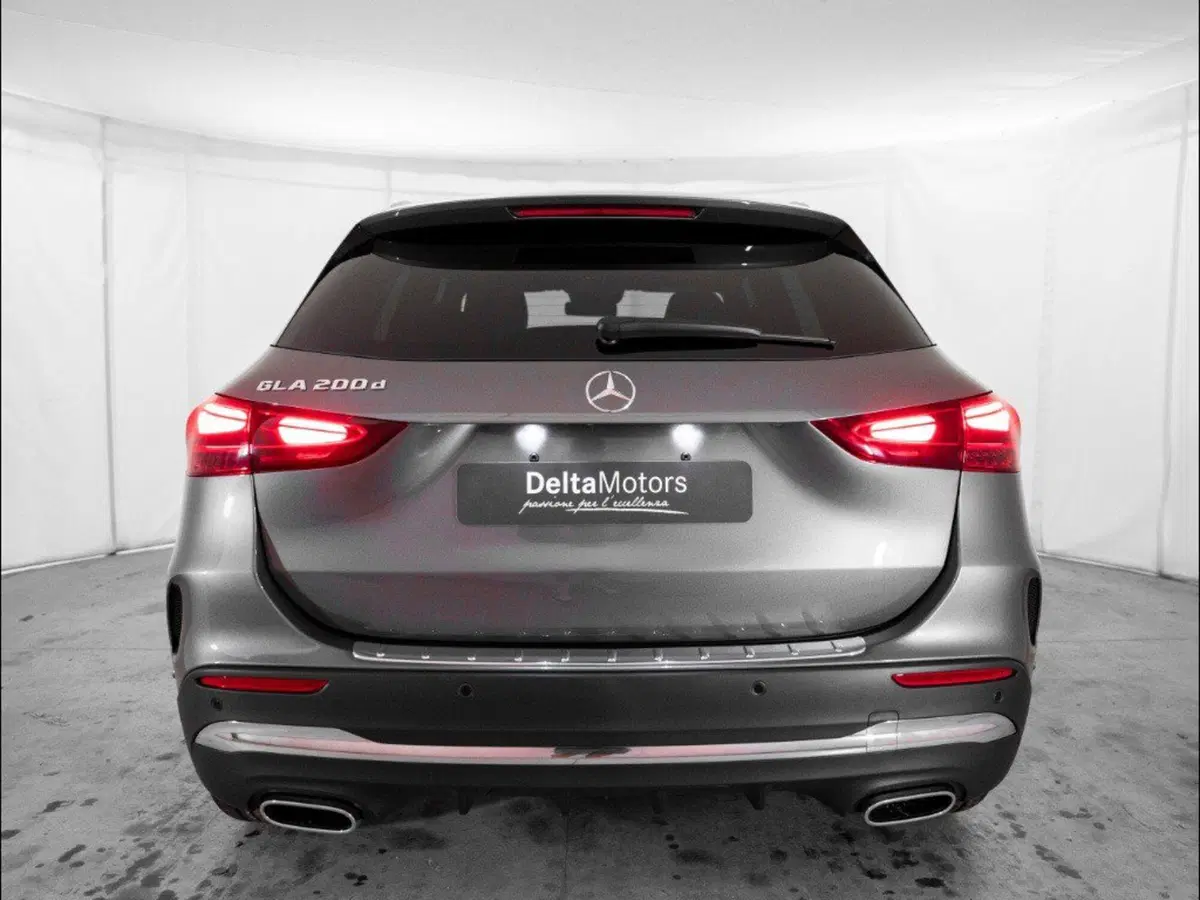 Mercedes-Benz GLA SUV nuova a Macerata (3)