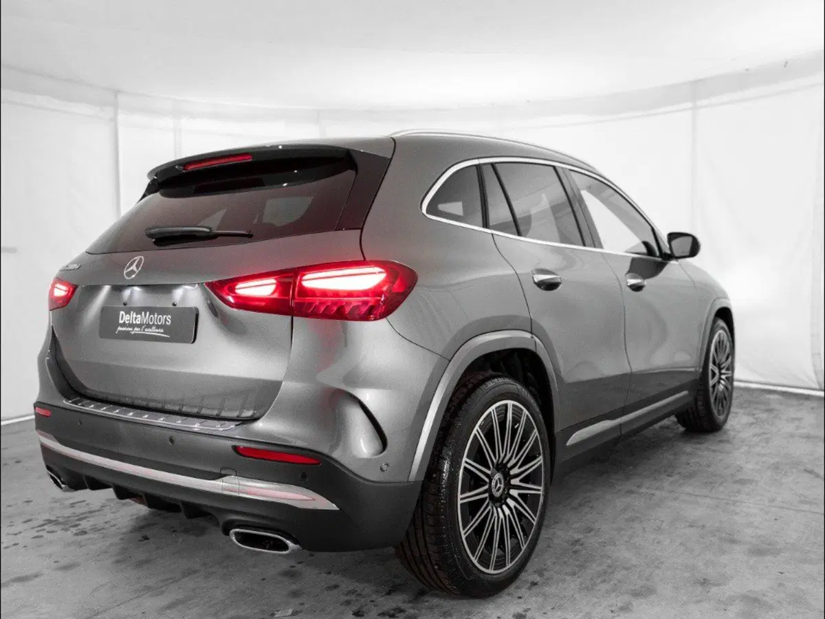 Mercedes-Benz GLA SUV nuova a Macerata (4)