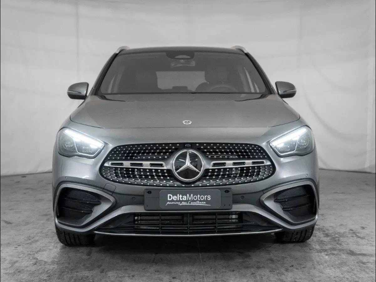 Mercedes-Benz GLA SUV nuova a Macerata (5)