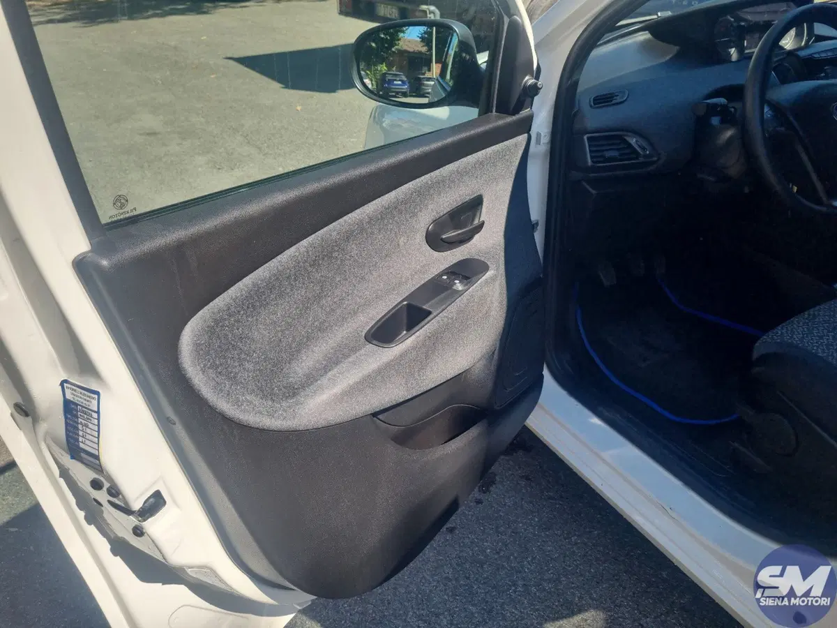 Lancia Ypsilon usata a Siena (13)