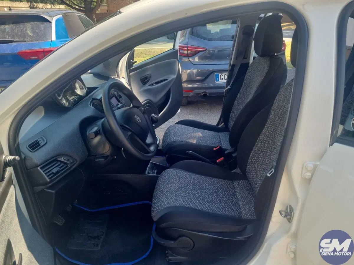 Lancia Ypsilon usata a Siena (14)