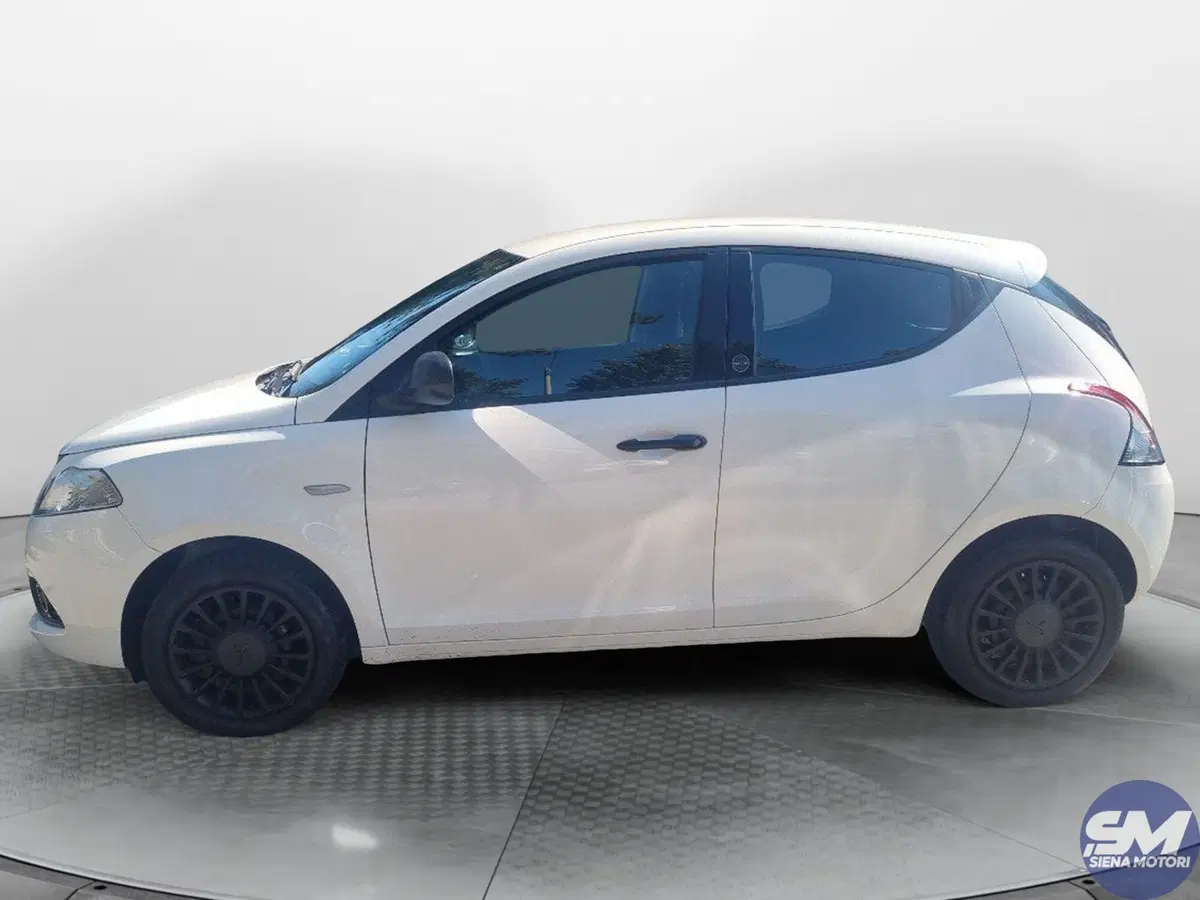 Lancia Ypsilon usata a Siena (2)