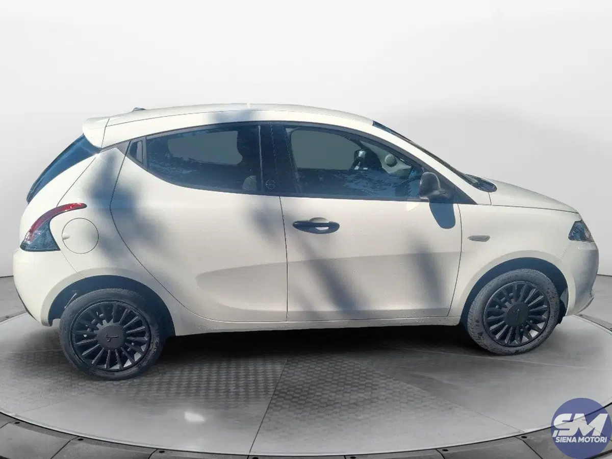 Lancia Ypsilon usata a Siena (6)