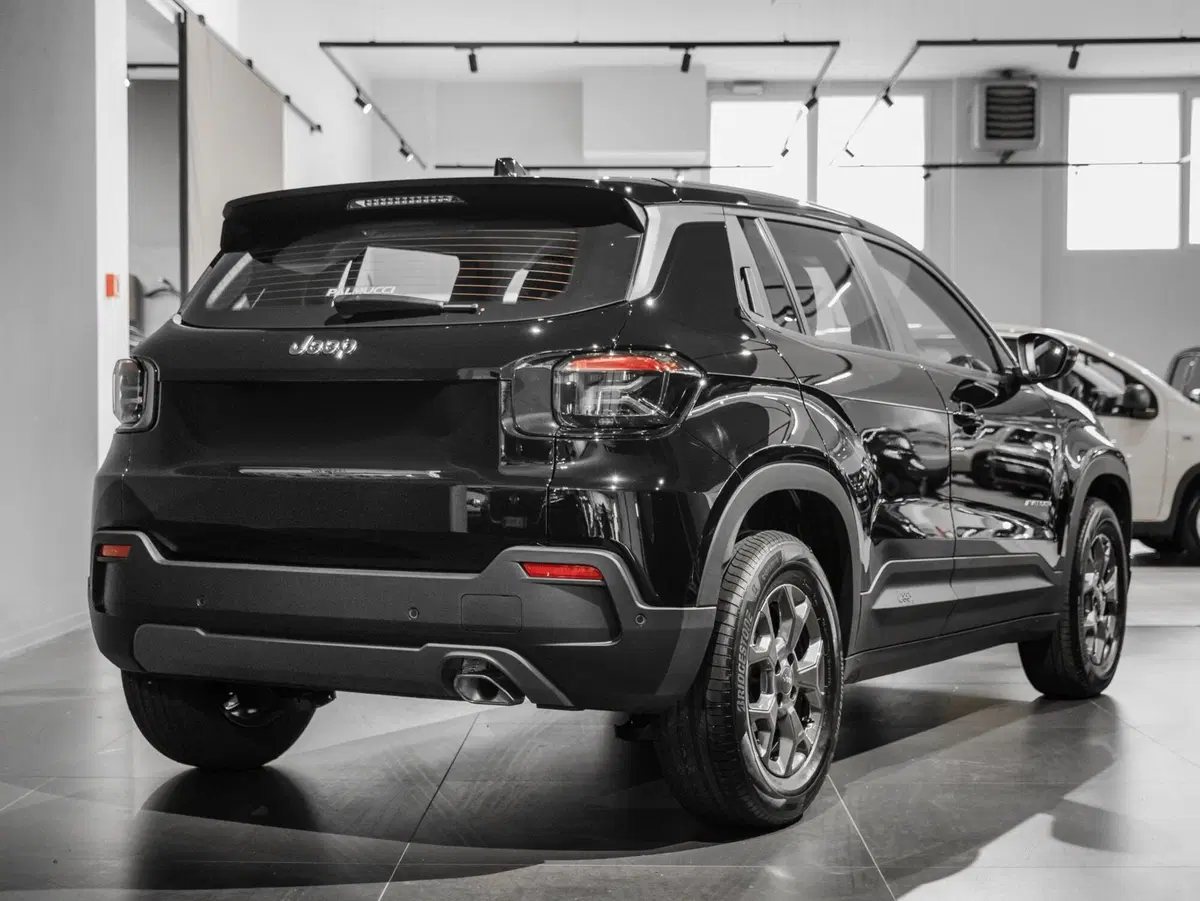 Jeep Avenger nuova a Prato (7)