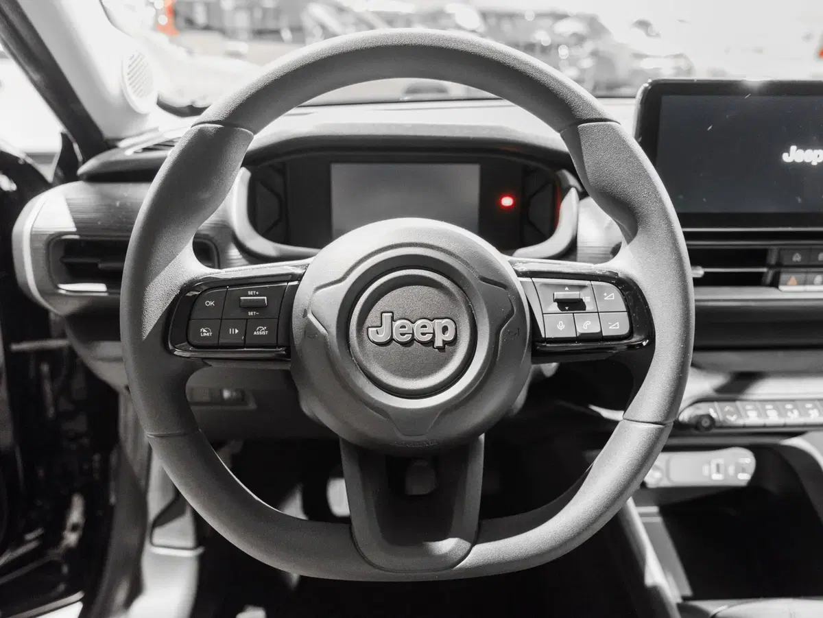Jeep Avenger nuova a Prato (8)