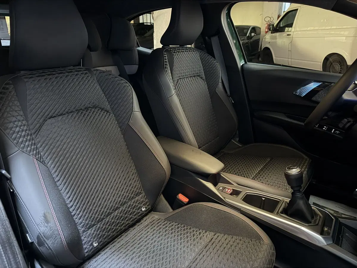 Renault Clio usata a Milano (17)
