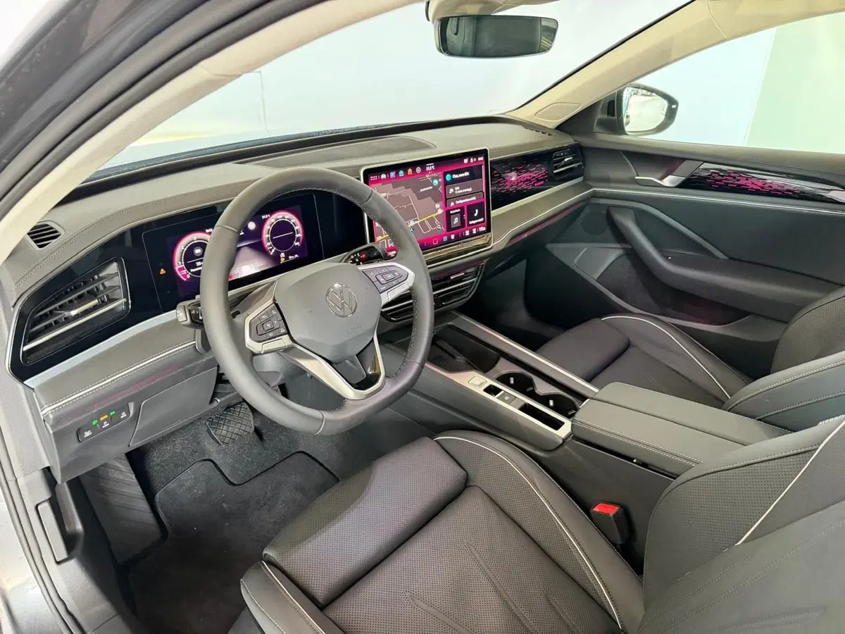 Volkswagen Passat nuova a Monza e Brianza (11)