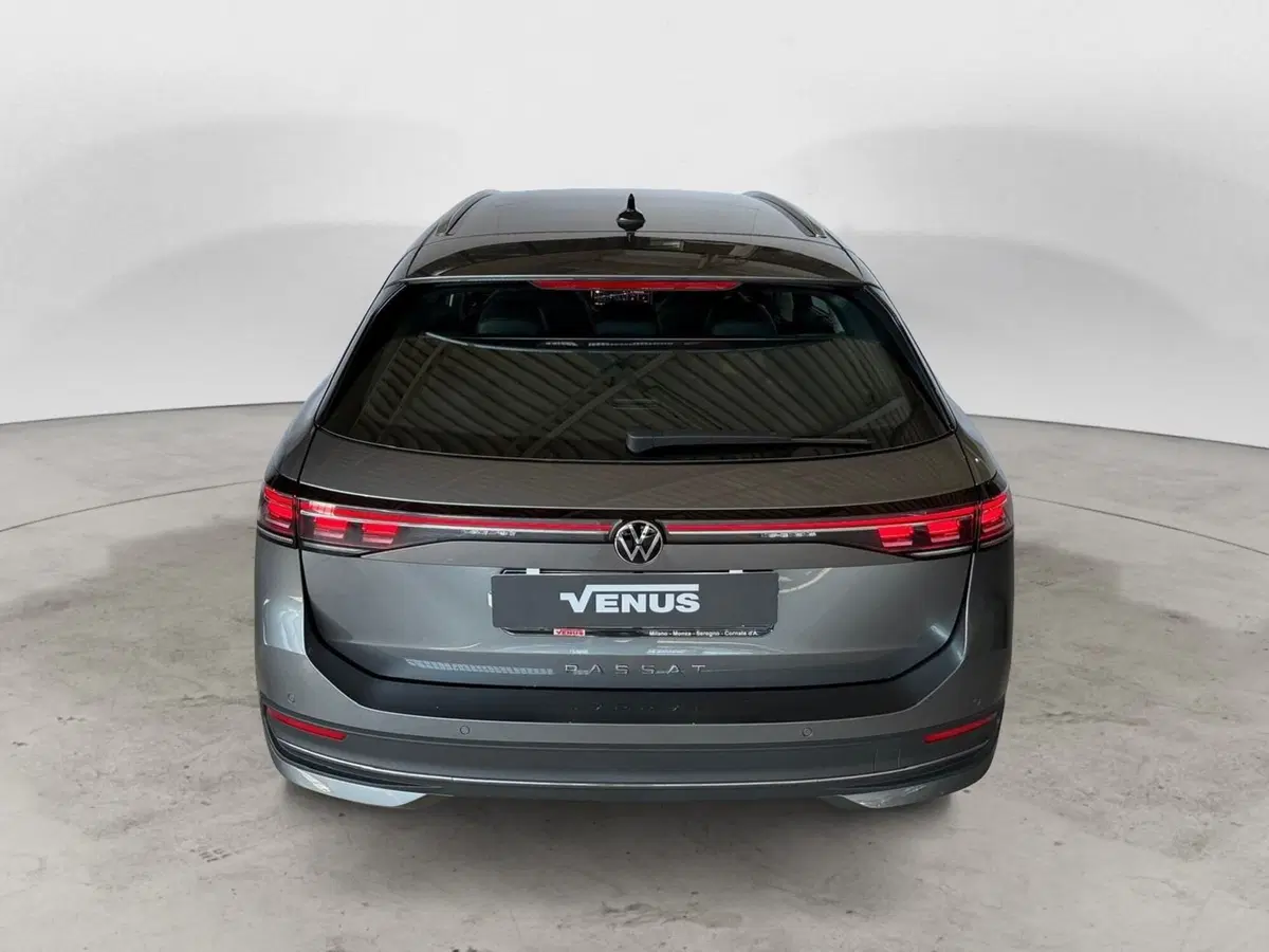 Volkswagen Passat nuova a Monza e Brianza (4)