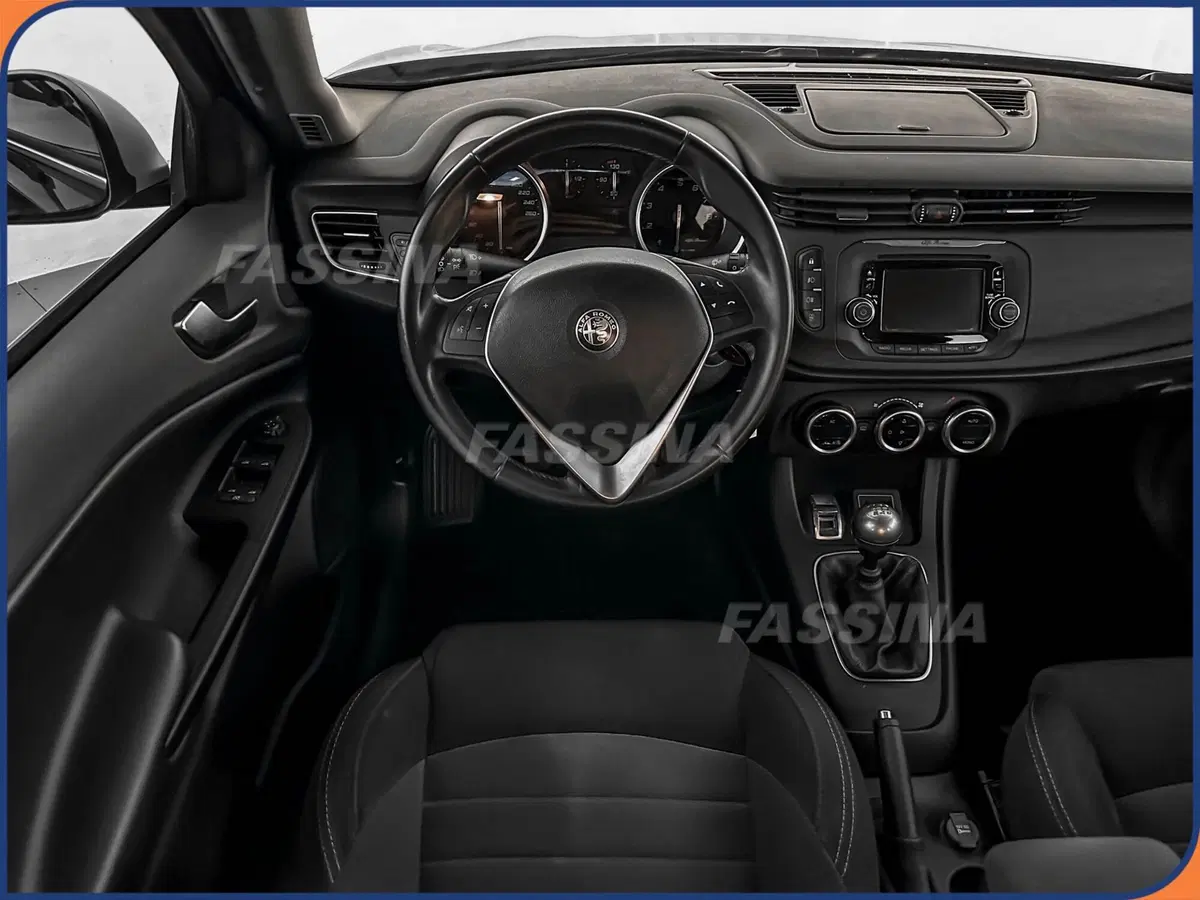 Alfa Romeo Giulietta usata a Milano (11)