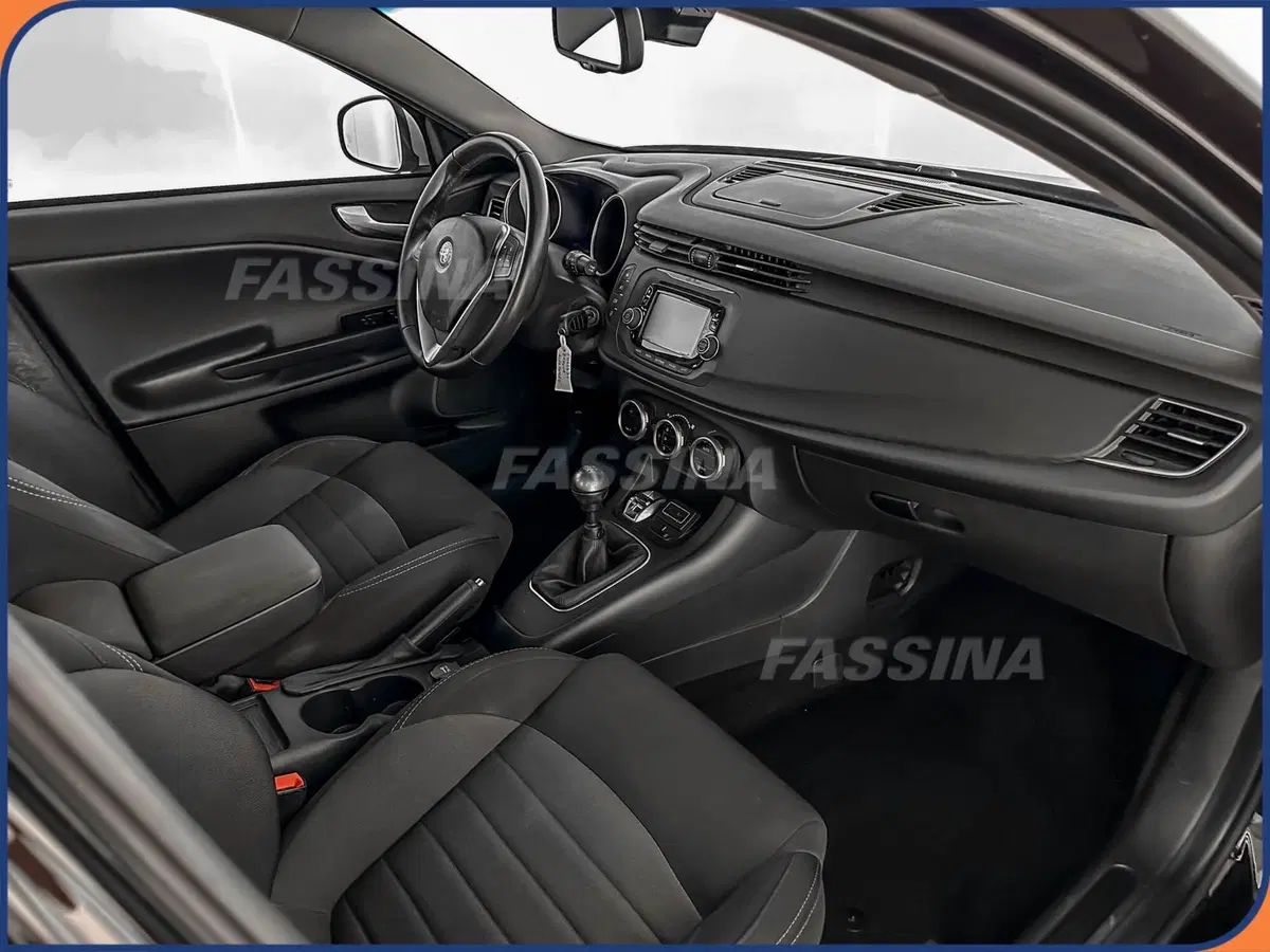 Alfa Romeo Giulietta usata a Milano (13)