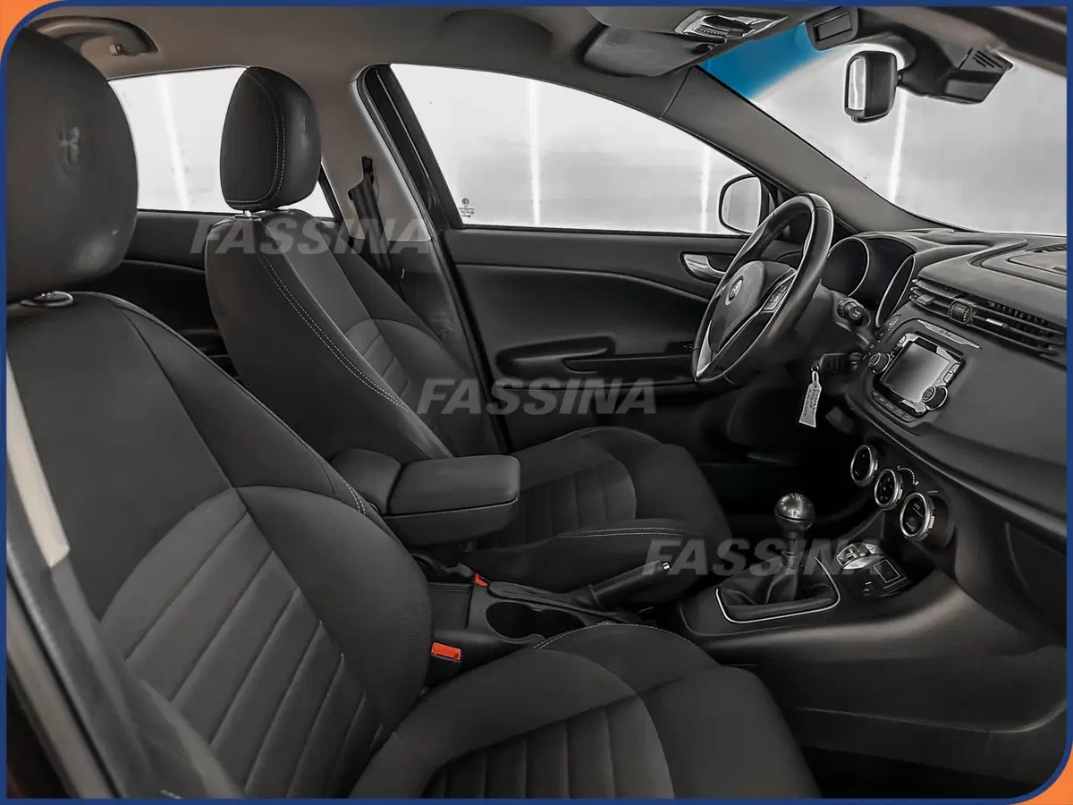Alfa Romeo Giulietta usata a Milano (14)