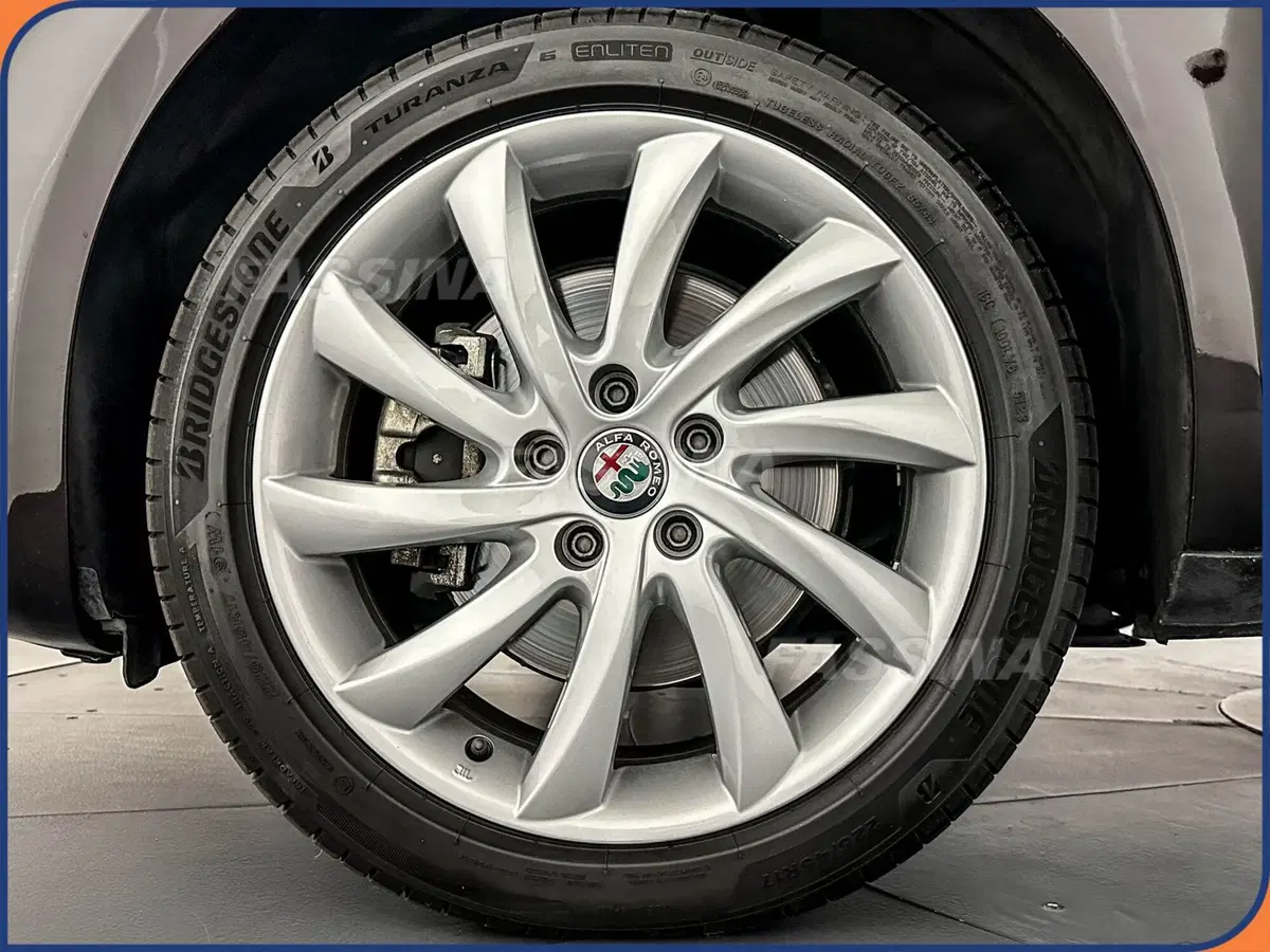 Alfa Romeo Giulietta usata a Milano (7)