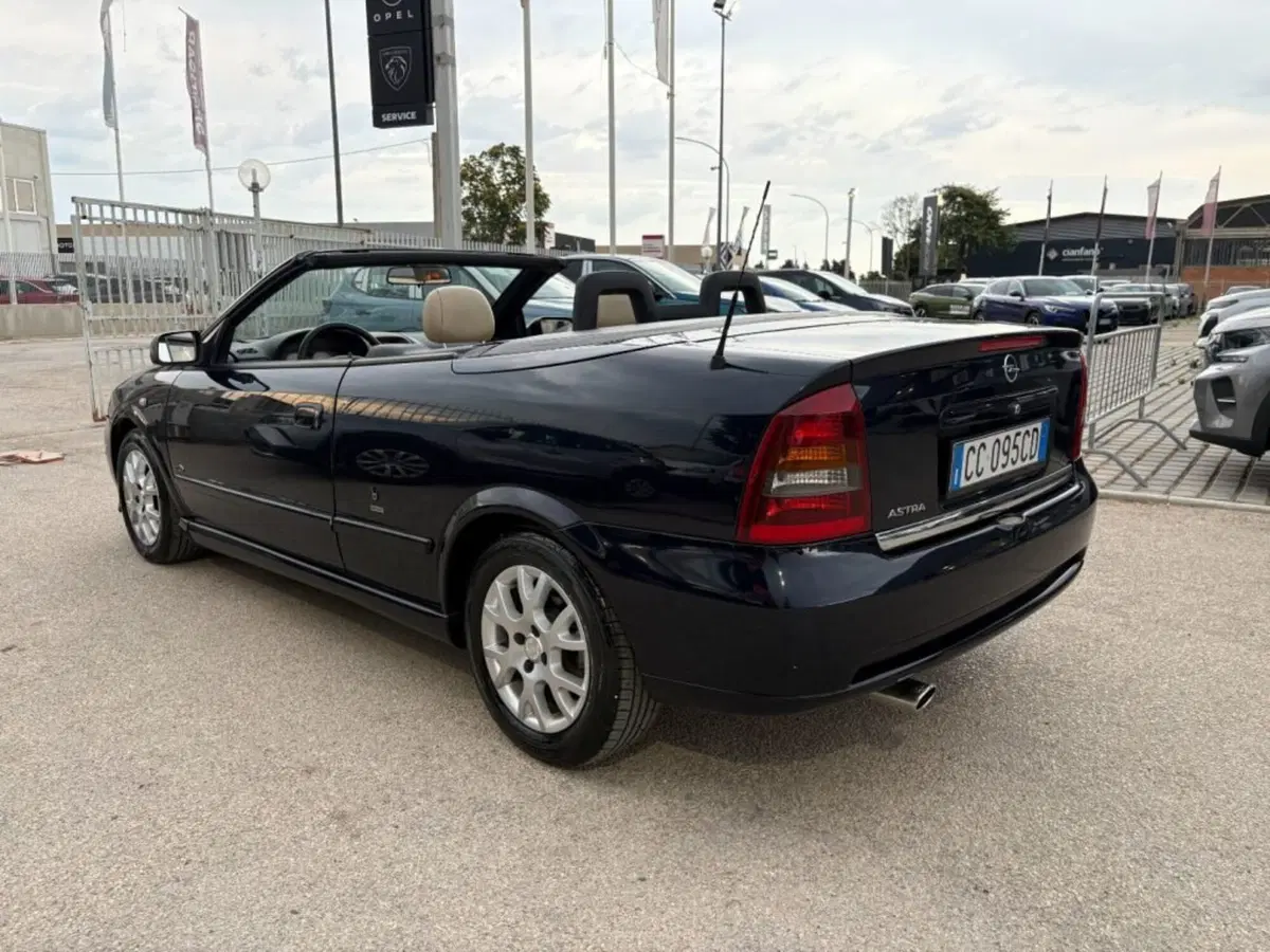 Opel Astra Cabrio usata a Foggia (18)