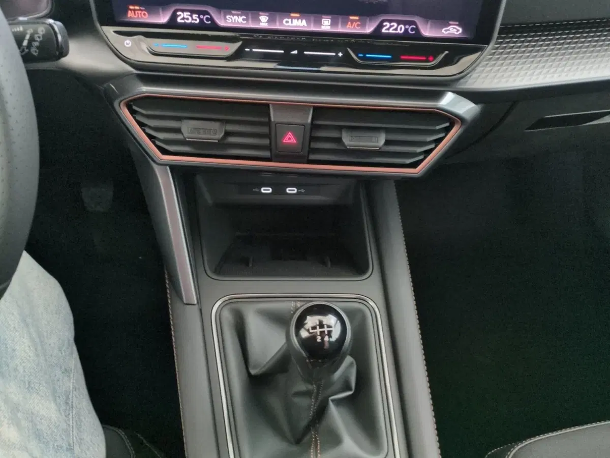 Cupra Leon nuova a Agrigento (10)