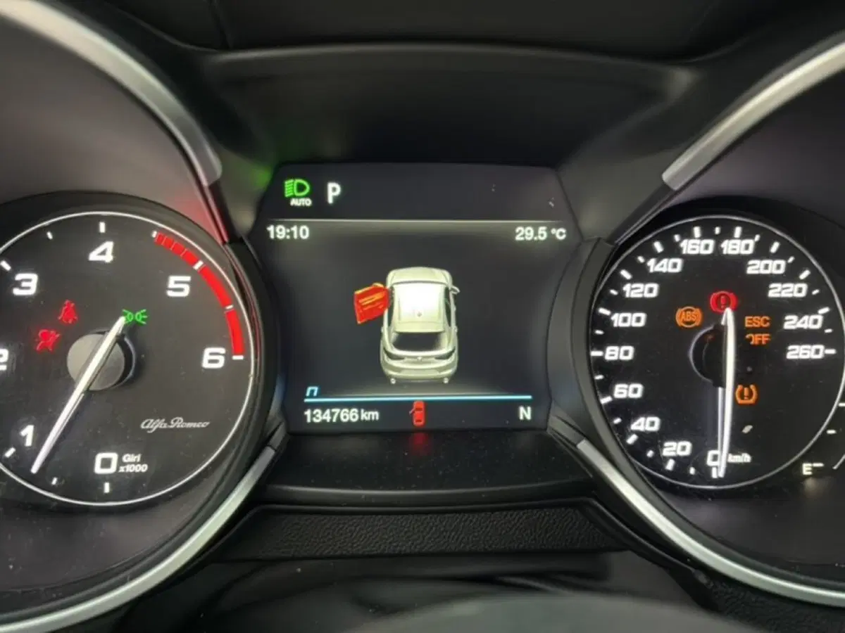 Alfa Romeo Stelvio usata a Foggia (12)