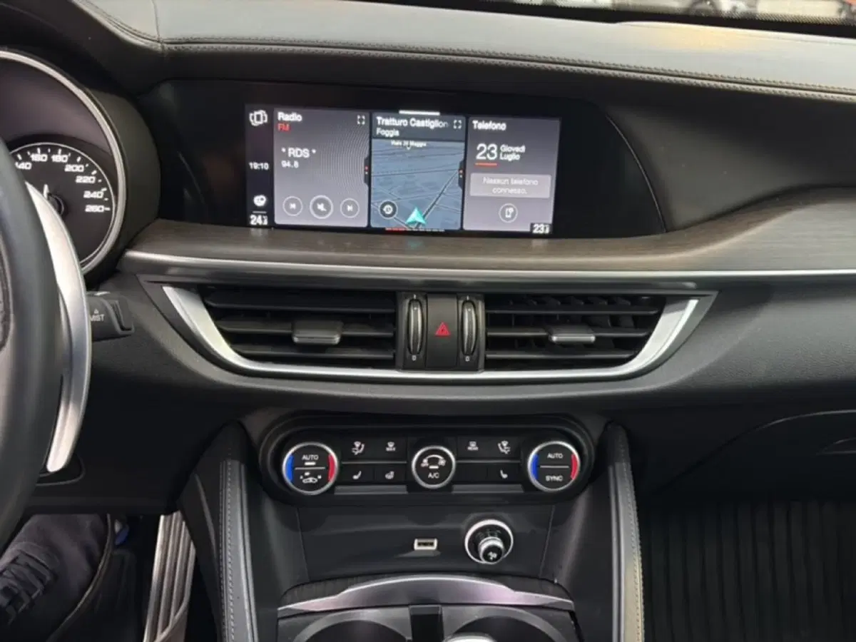 Alfa Romeo Stelvio usata a Foggia (17)