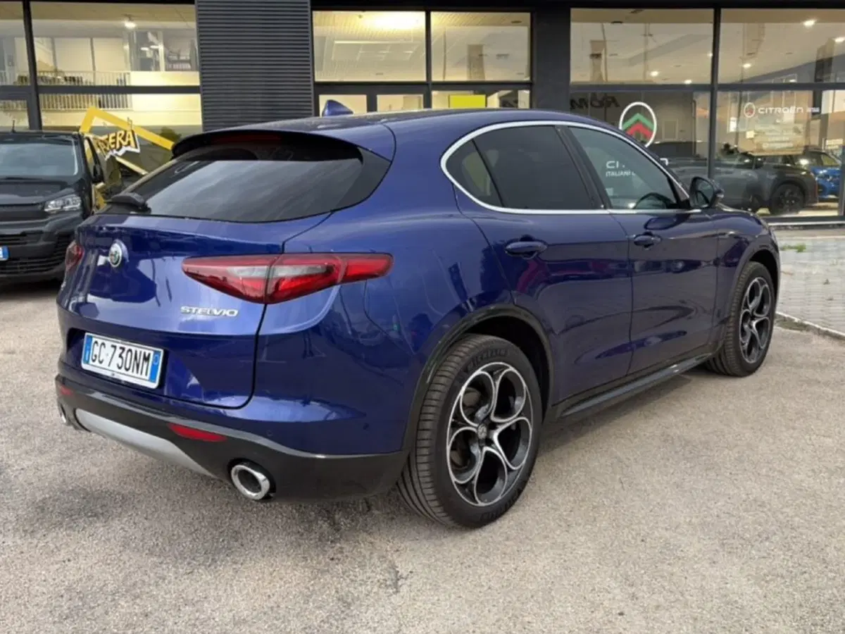 Alfa Romeo Stelvio usata a Foggia (5)