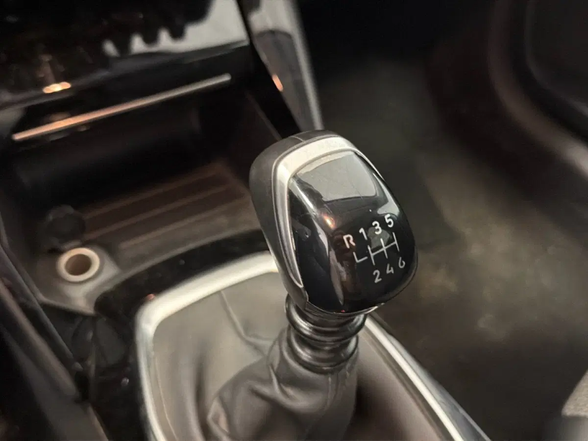 Peugeot 208 usata a Palermo (11)