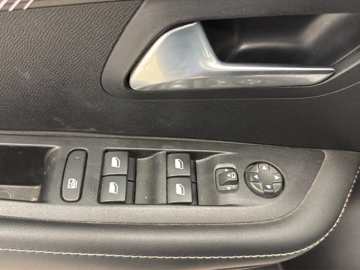 Peugeot 208 usata a Palermo (8)