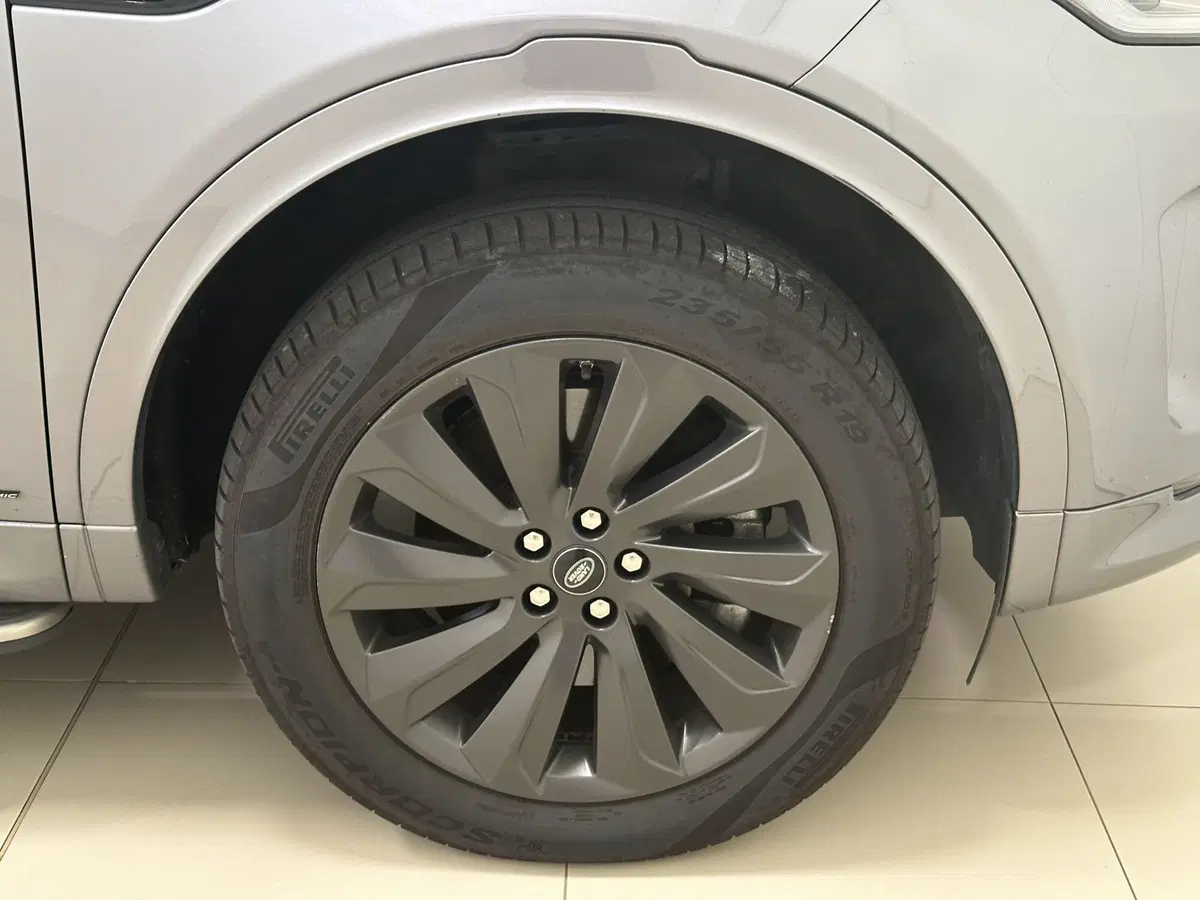 Land Rover Discovery Sport usata a Lodi (9)