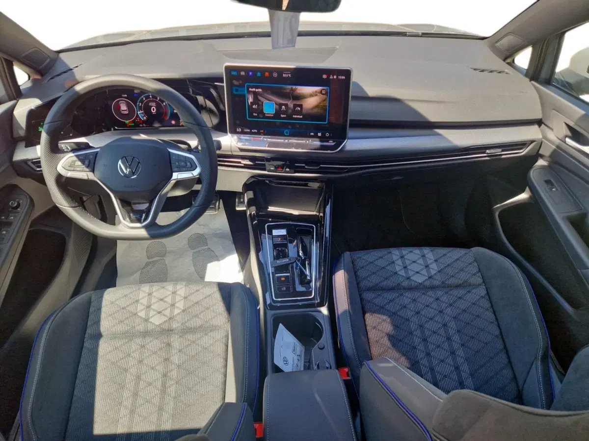 Volkswagen Golf Variant nuova a Siena (10)