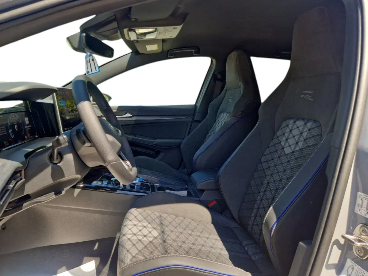 Volkswagen Golf Variant nuova a Siena (11)