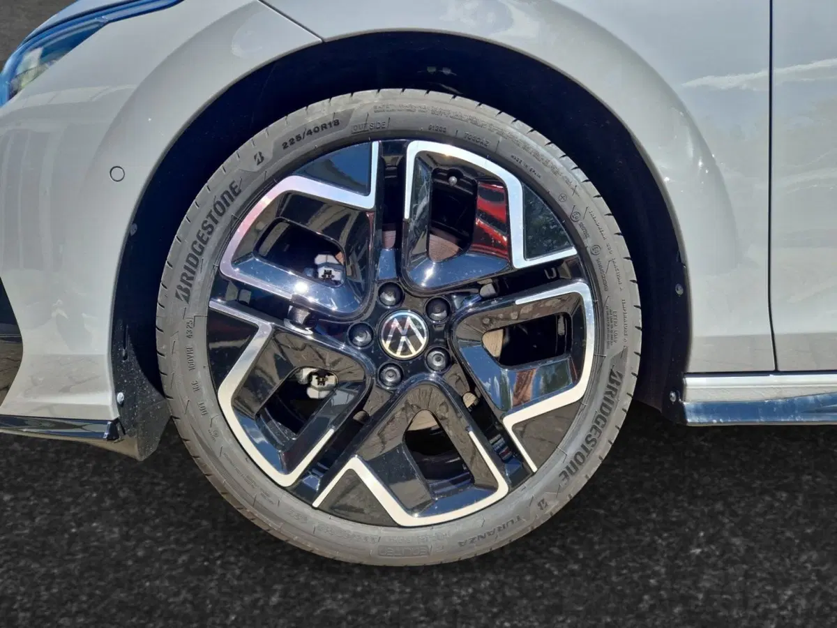Volkswagen Golf Variant nuova a Siena (9)