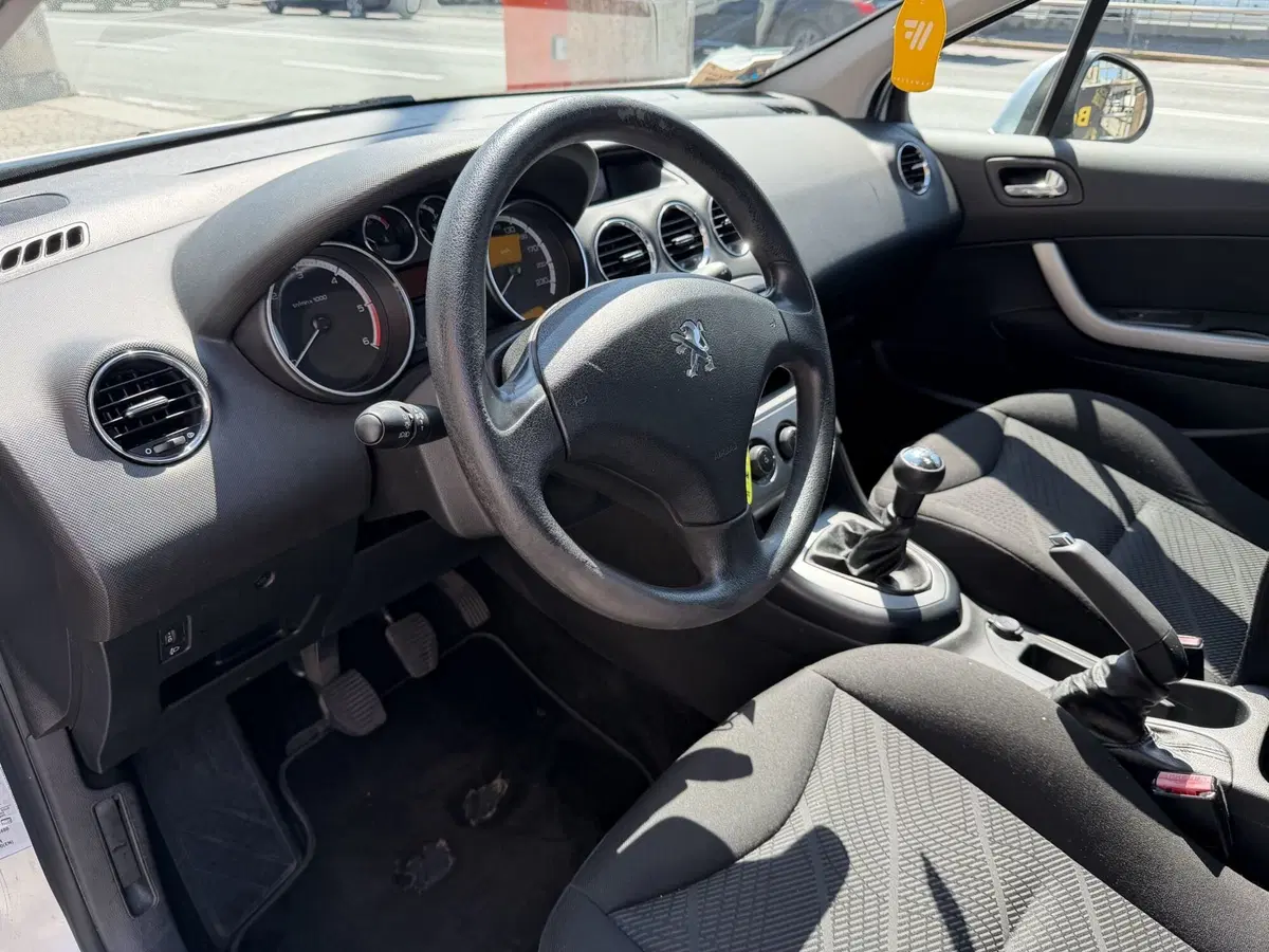 Peugeot 308 usata a Genova (8)