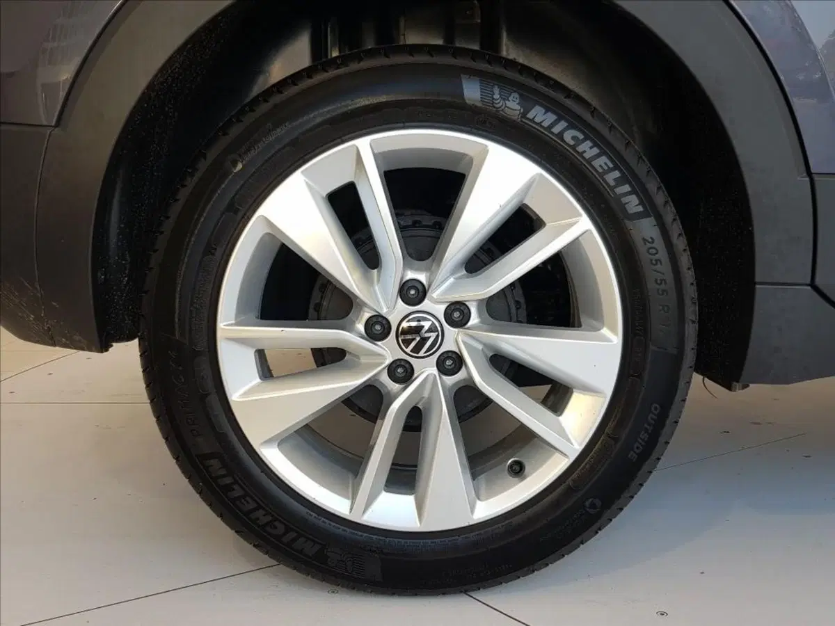 Volkswagen T-Cross nuova a Lucca (9)